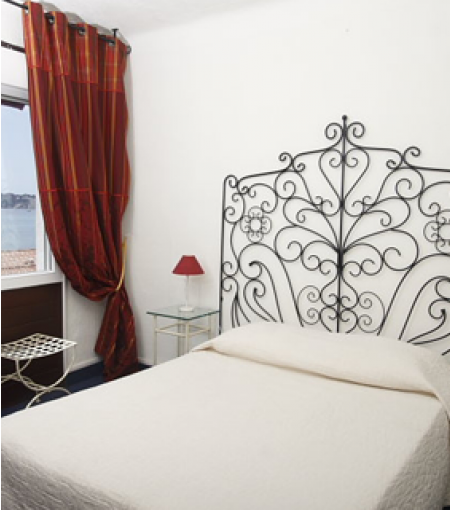 © Hôtel Bel Azur - Six-Fours
